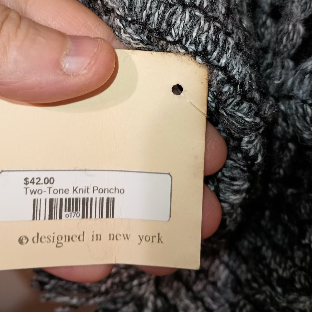 NWT ~ Two-Tone Gray & Black Weave Knit Poncho by L.I.B. New York - Picture 4 of 4